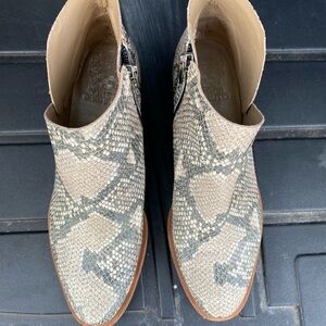 Vince Camuto Cream and Gray Geometric Ankle Boots